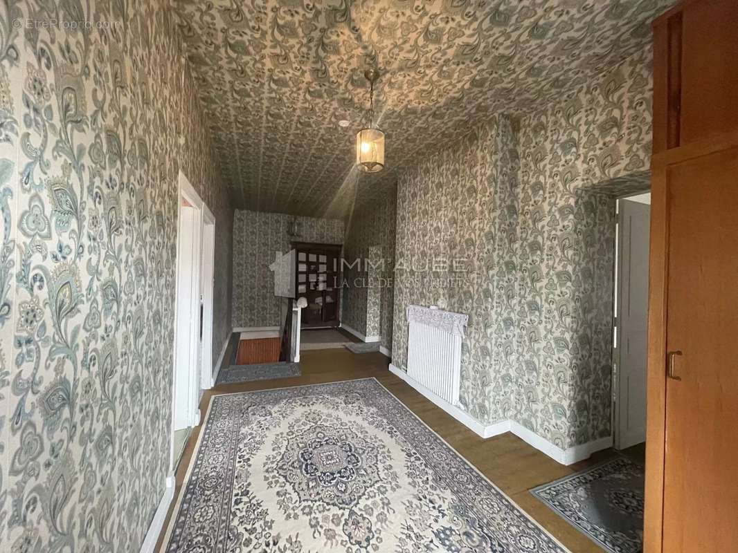 Maison à MARIGNY-LE-CHATEL