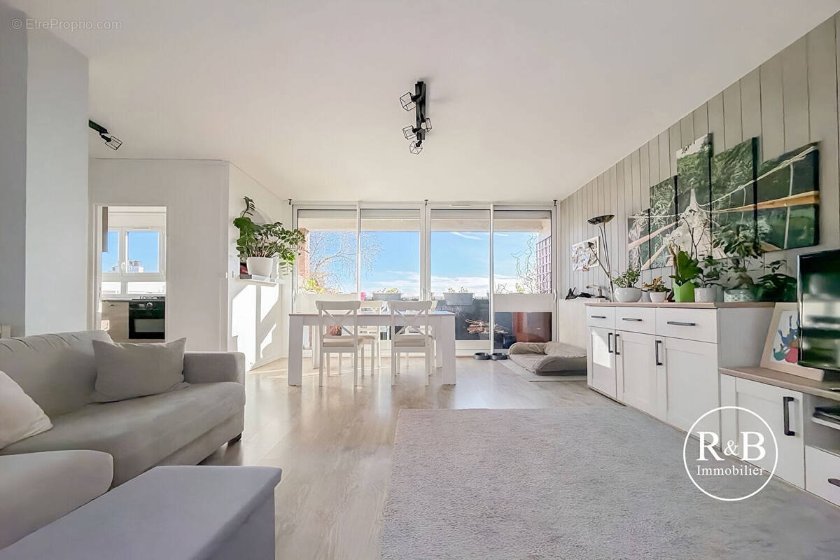 Appartement à LES CLAYES-SOUS-BOIS