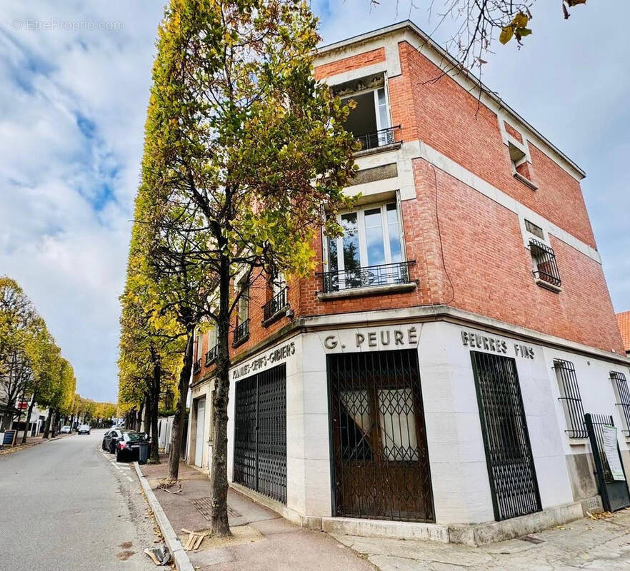 Commerce à SAINT-CLOUD