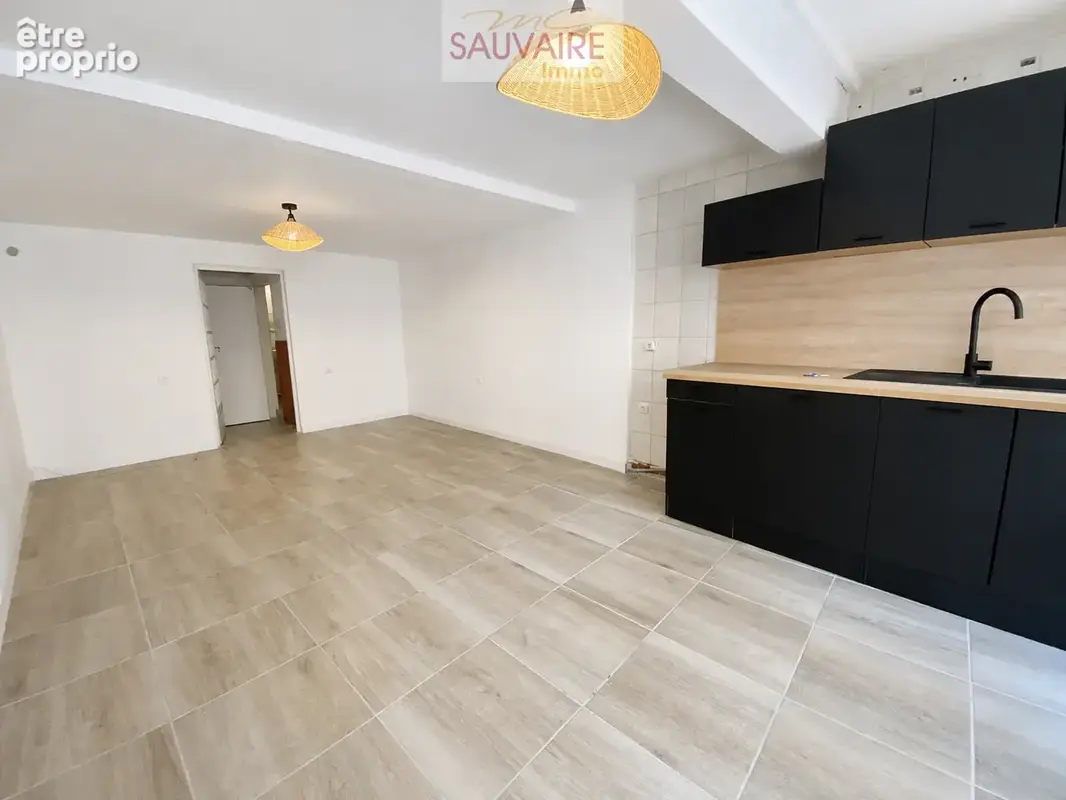 Maison à SAINT-LAURENT-DE-LA-SALANQUE