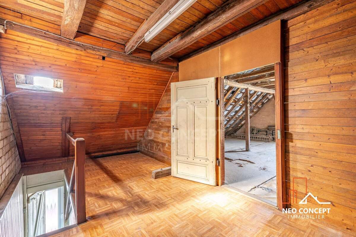 Maison familiale de caractère – 164 m² habitables – Garage double – Combles aménageables – Panneaux photovoltaïques - photo 16