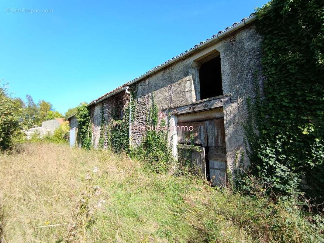 Maison 100 m² à Saint-Pierre-De-L'ile  - photo 3