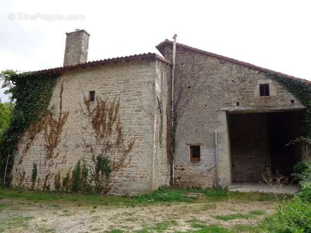 Grande maison de village de caractère avec 3 chambres et dépendances - photo 18