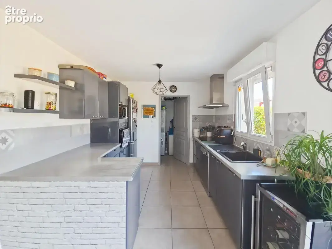 Charmante maison construite en 2014 d'une surface de 120 m², idéalement située au centre-ville de Marigny-les-Usages. En très bo - photo 6