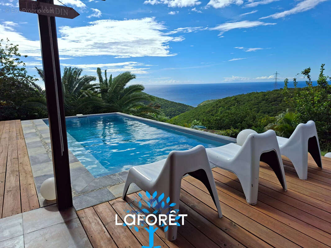 A vendre - villa t4  atypique - 150 m2 - vue mer - piscine - case-pilote - photo 2
