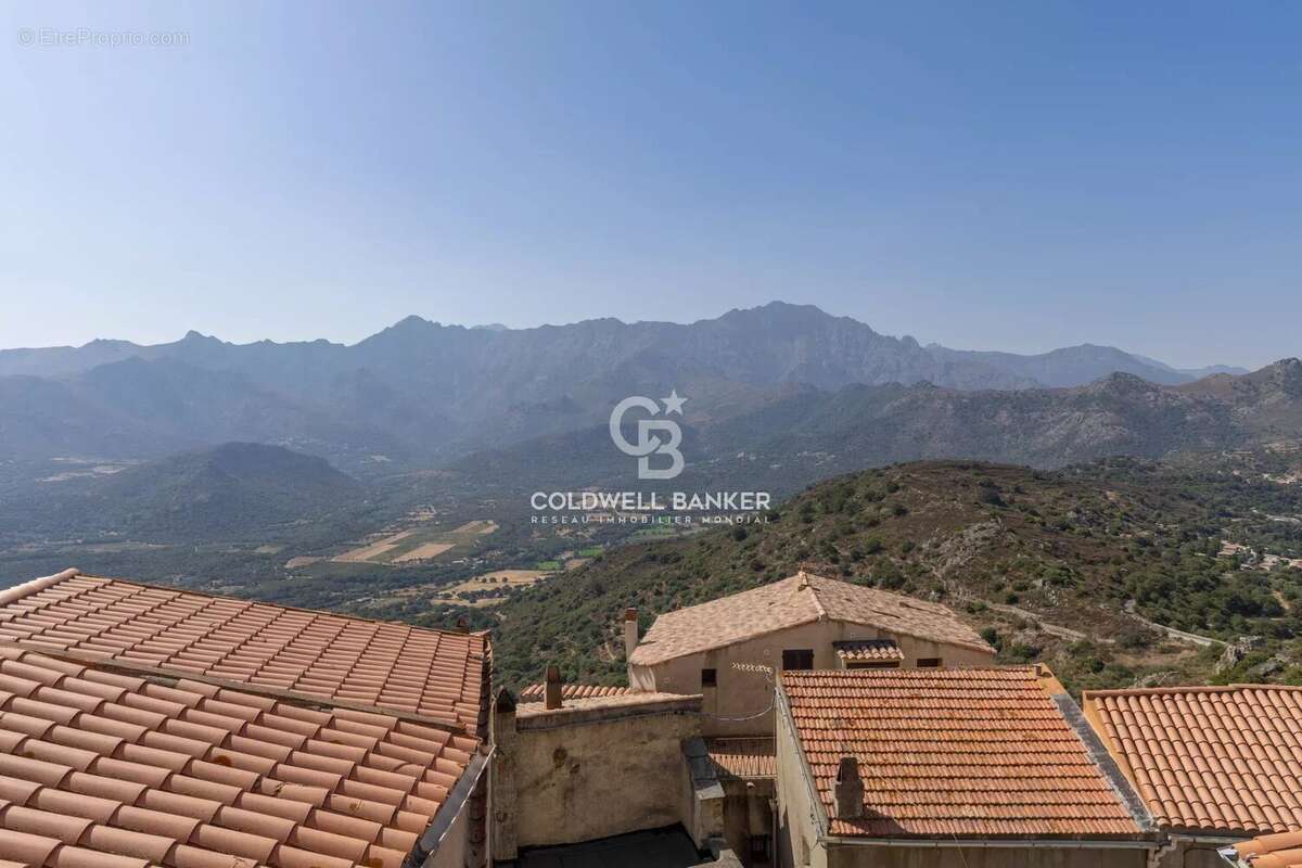 Sant'Antonino - Maison de village à rénover - Terrasses & vue montagne - photo 2
