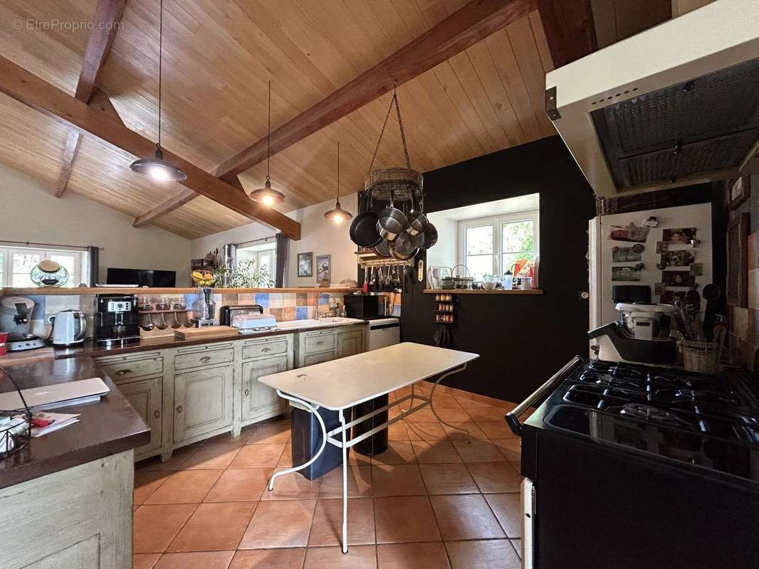 Maison à VILLENEUVE-LA-COMTESSE