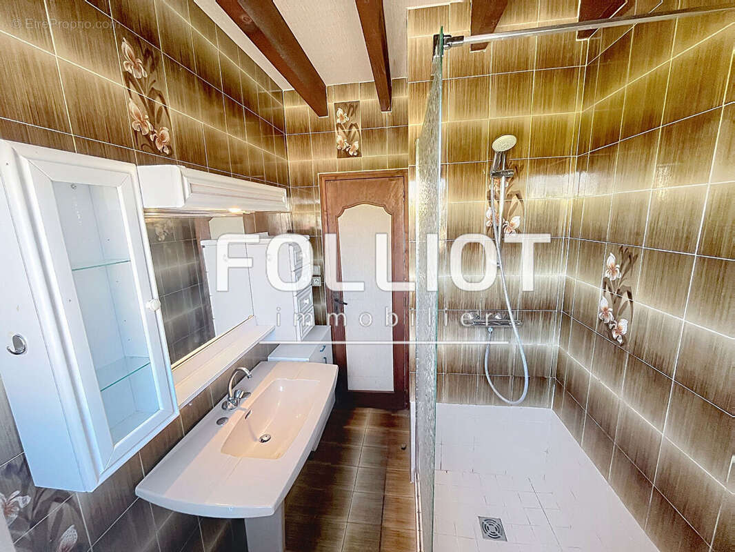 À deux pas de la mer, une maison aux multiples possibilités ! - photo 7