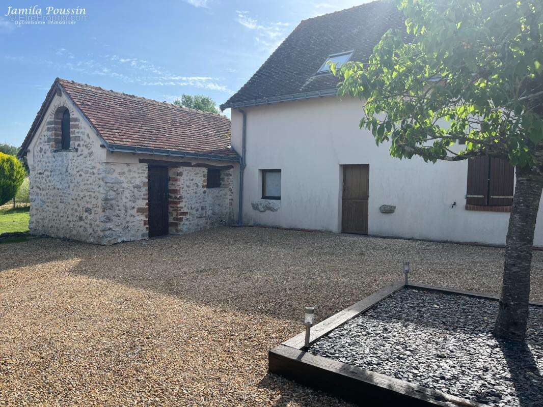 Maison de Campagne (137 m2 - 7 pièces) NOYANT-VILLAGES (49) - photo 3