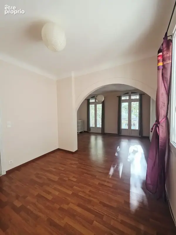 Appartement T4 traversant de 94 m2 avec double garage, balcon et cave - photo 3