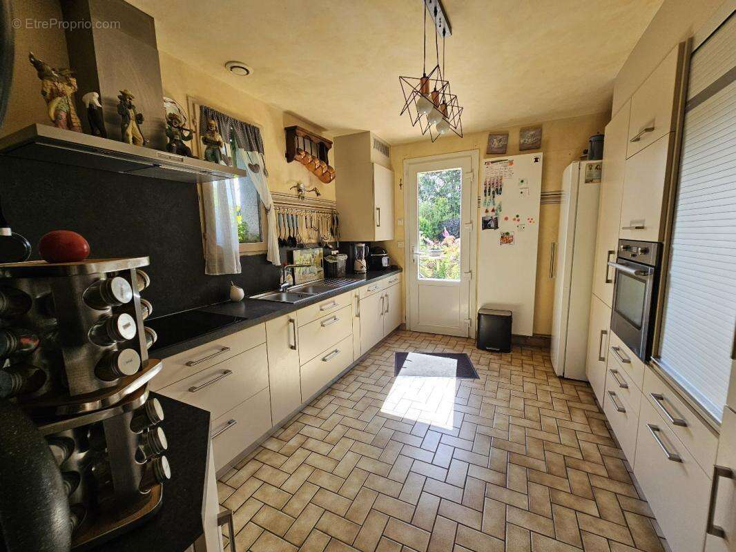 Maison 101 m² à Bourgtheroulde-Infreville  - photo 2