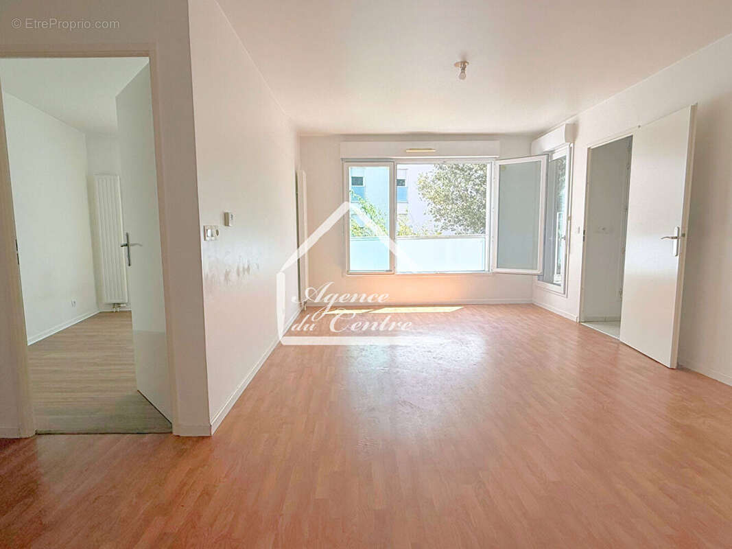 APPARTEMENT 4PP Rue Gustave Charpentier - photo 2