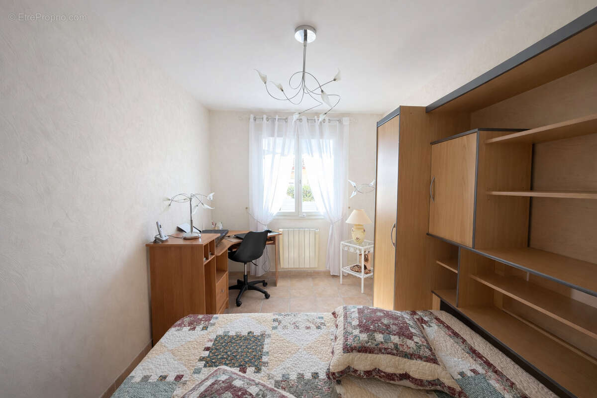 Maison à SAINT-LAURENT-DE-LA-SALANQUE