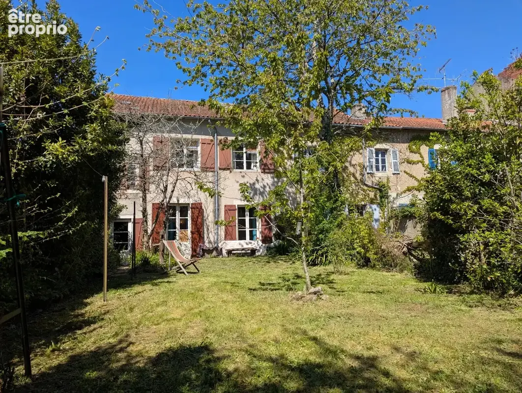 Deux propriétés de caractère au coeur de Montmorillon - photo 2