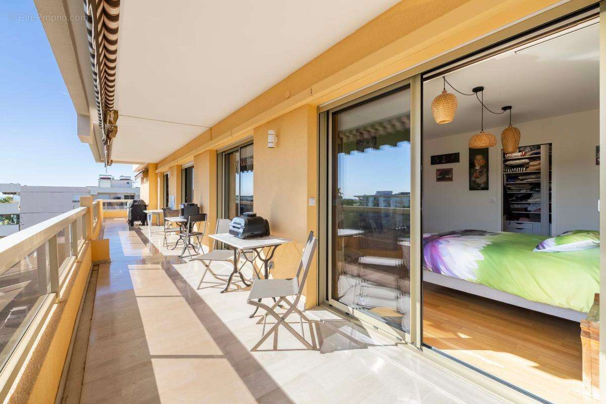 Appartement à SAINT-LAURENT-DU-VAR