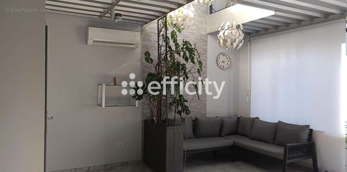 Appartement 240 m² à Celles-Sur-Durolle  - photo 5