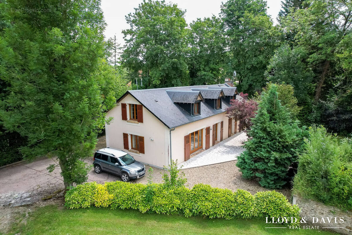 Maison à SAINT-MAURICE-MONTCOURONNE