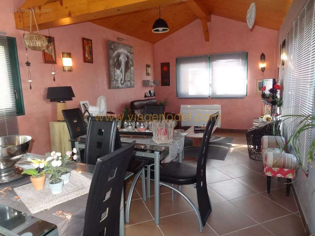 Maison à SAUX-ET-POMAREDE