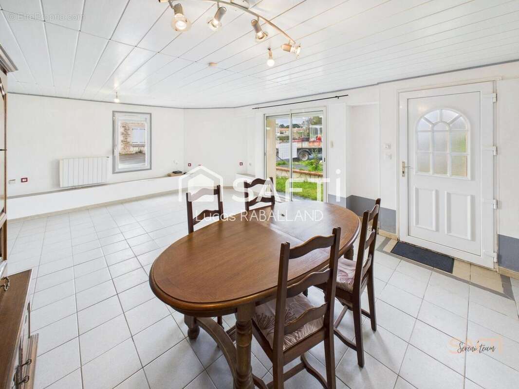 Photo 2 - Maison à CHATEAU-GUIBERT