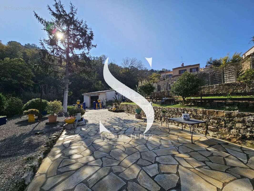 EXCLUSIVITÉ – Maison 3 pièces avec jardin, véranda et grand garage . - photo 2