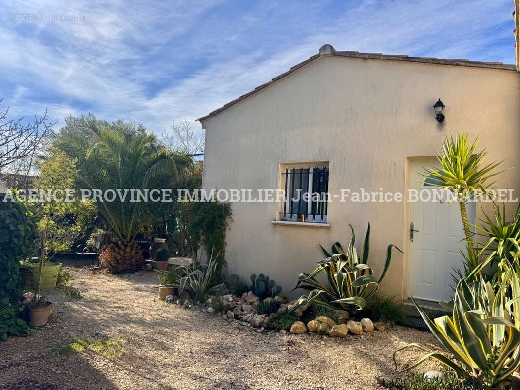 Maison à SAINTE-CECILE-LES-VIGNES