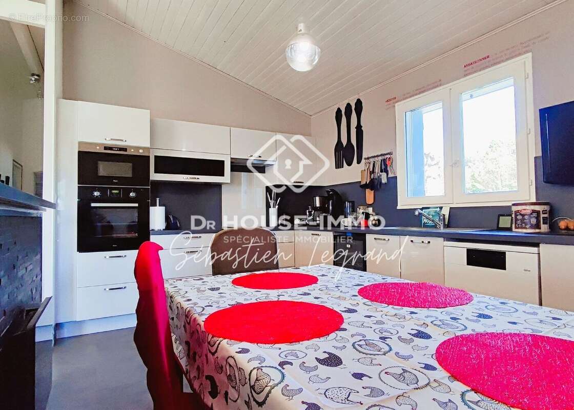 Maison à PAREMPUYRE