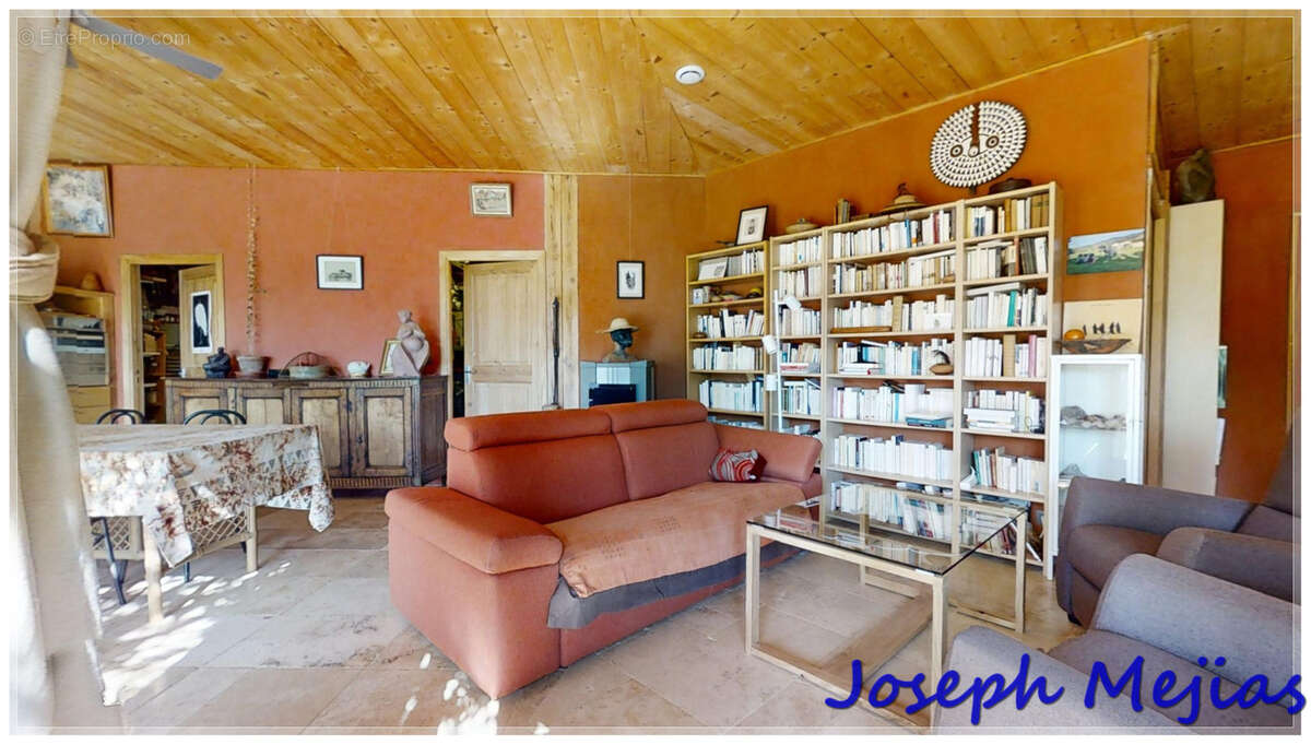 Maison à SAINT-ETIENNE-DE-SERRE