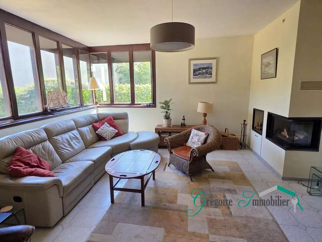 Maison à MONTCOURT-FROMONVILLE