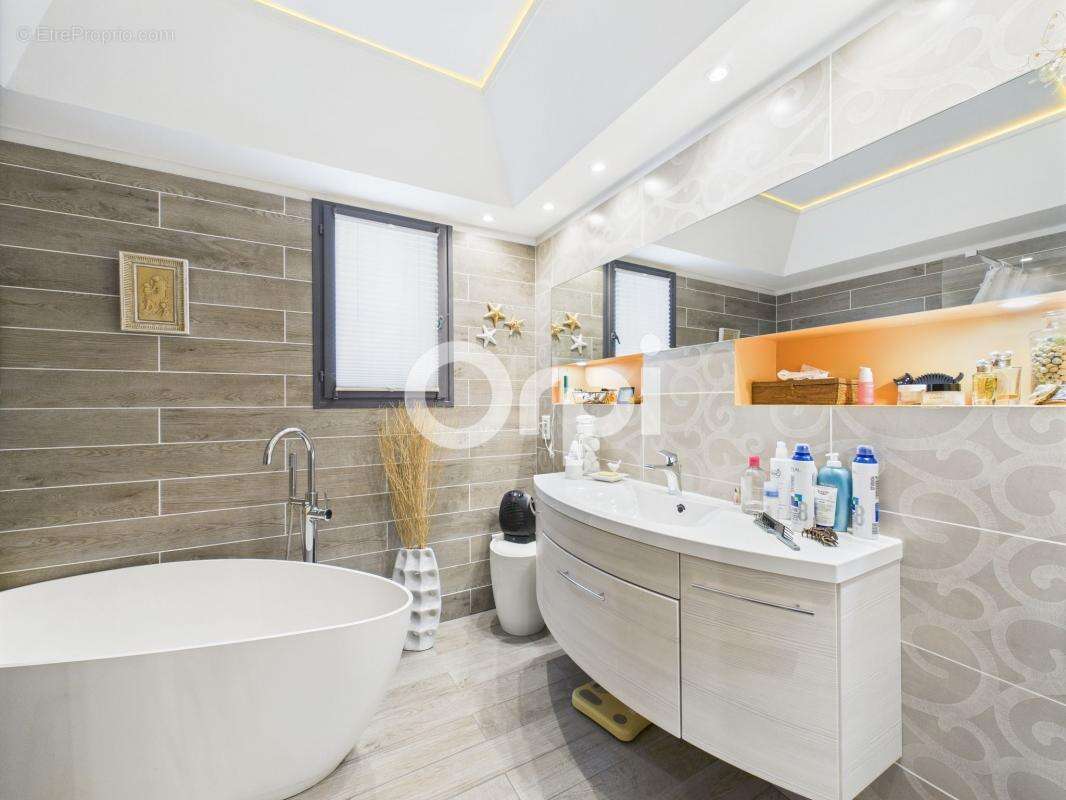 Vue mer et estérel - maison individuelle + studio + t2 - piscine - jardin - plein sud - photo 11