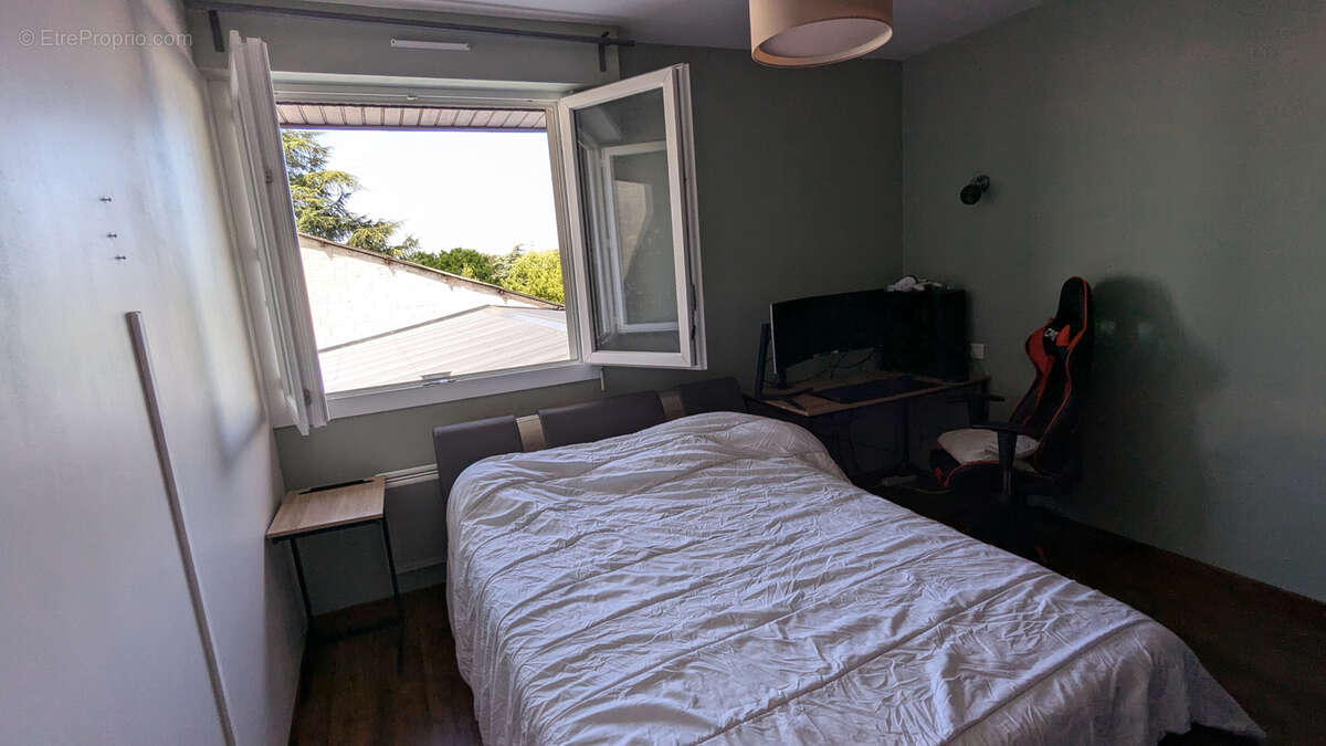 Appartement à ONET-LE-CHATEAU