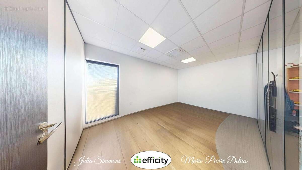 Commerce 440 m² à Plaisir  - photo 13