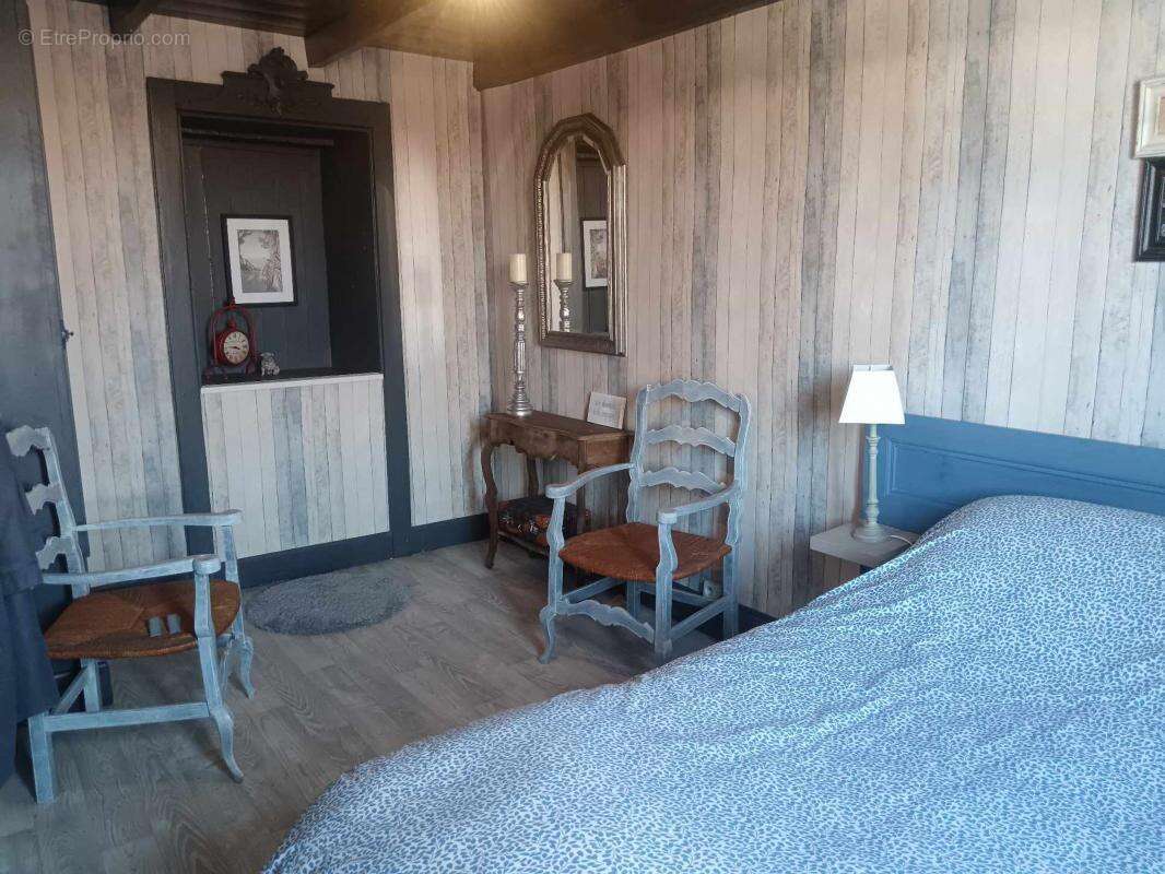 Maison à SAINT-BONNET-LE-CHATEAU