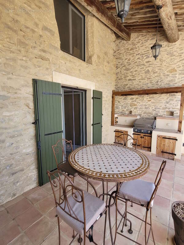 Très jolie maison en pierres de 110 m² habitables avec terrasse  - photo 5
