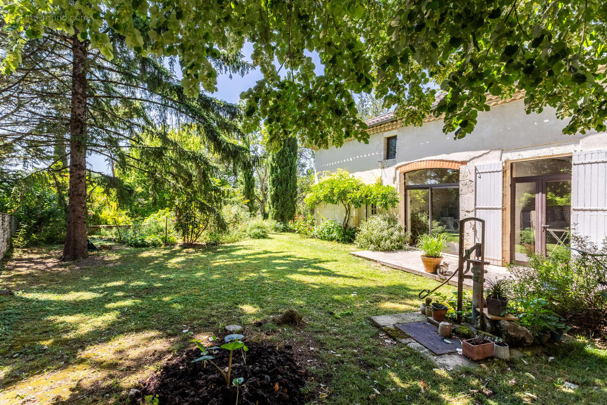 Village house with garden and garage - photo 32