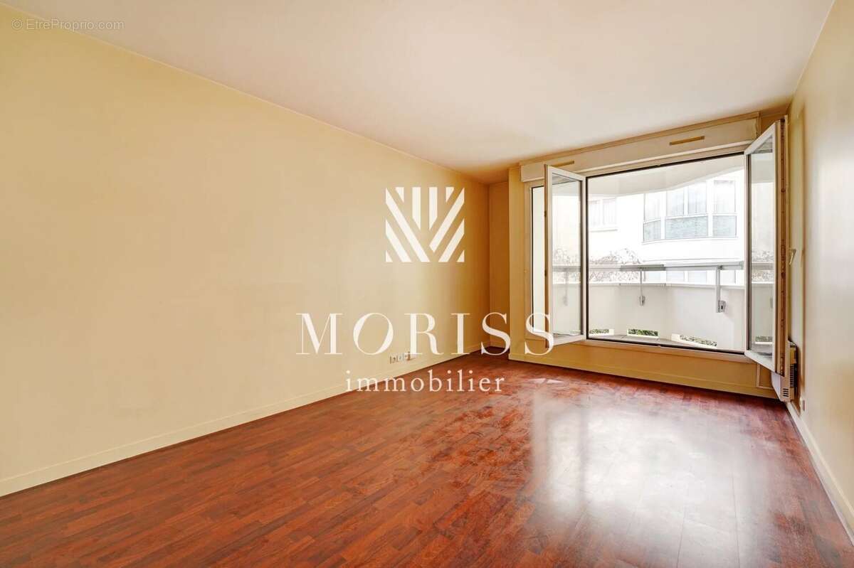 Appartement à COURBEVOIE