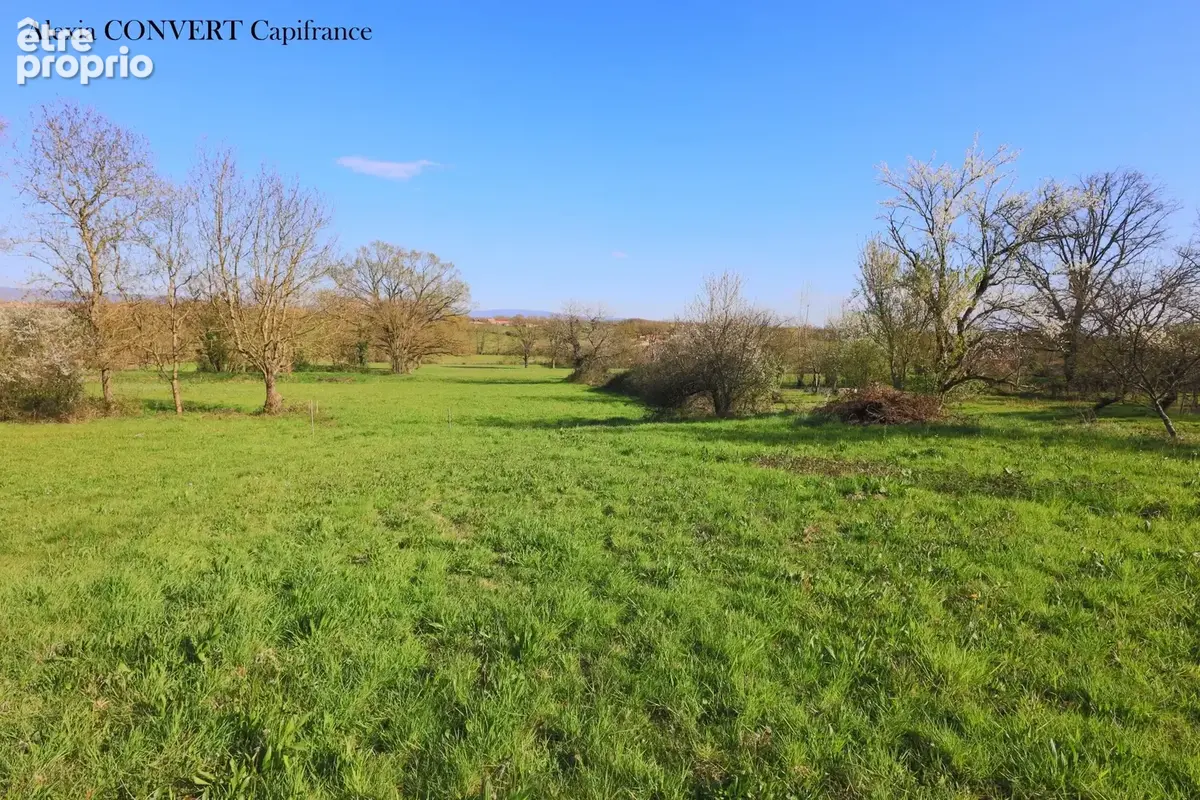  UN TERRAIN, DE MULTIPLES POSSIBILITÉS 4045m² constructible proche du village !!! - photo 2