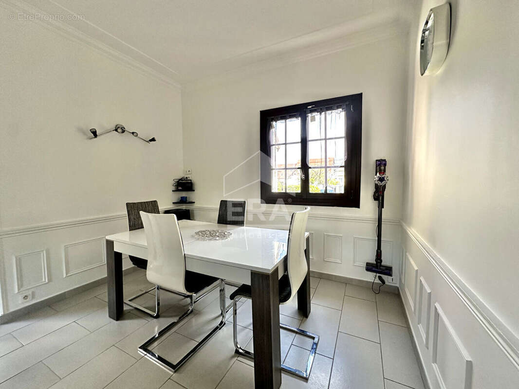 Maison à SARTROUVILLE