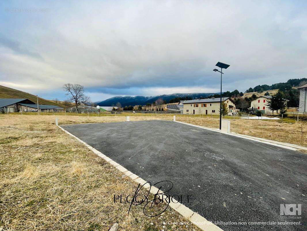 Terrain constructible viabilisé de 419m² à Fontrabiouse (66210) - photo 3