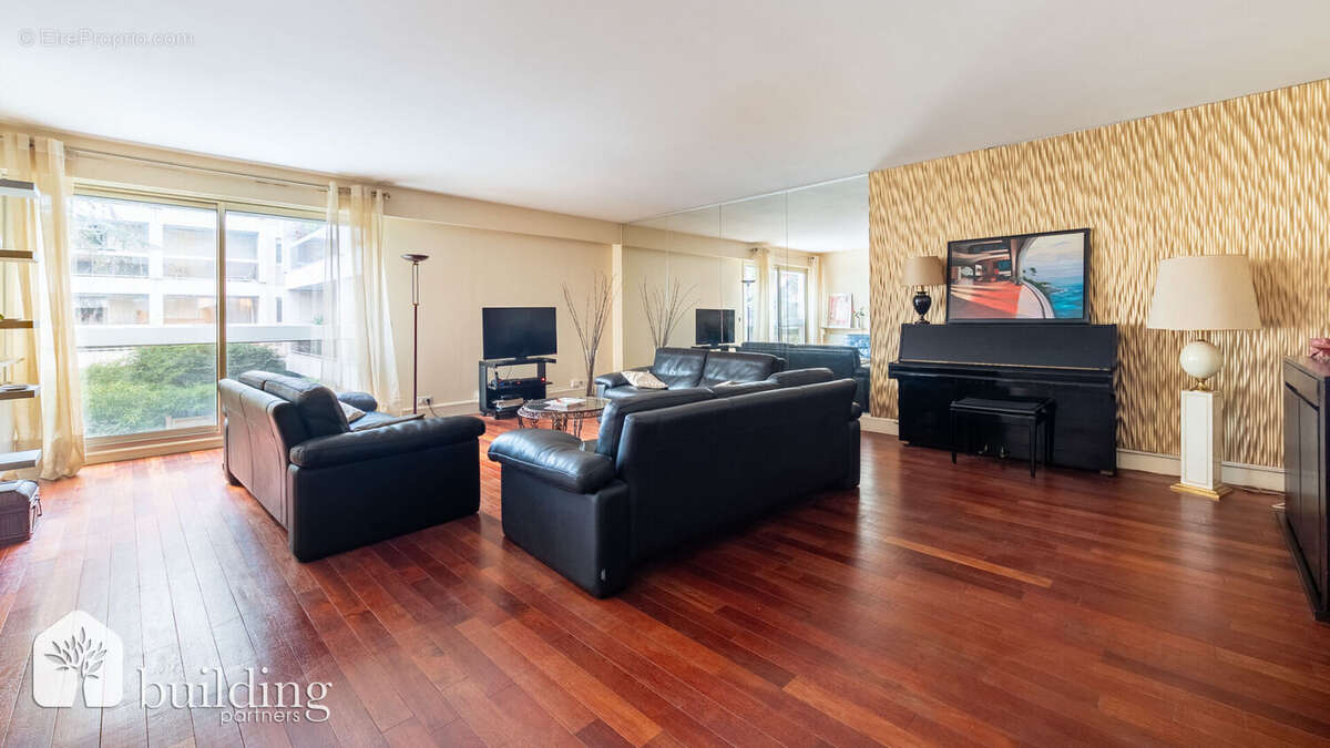 Appartement à NEUILLY-SUR-SEINE