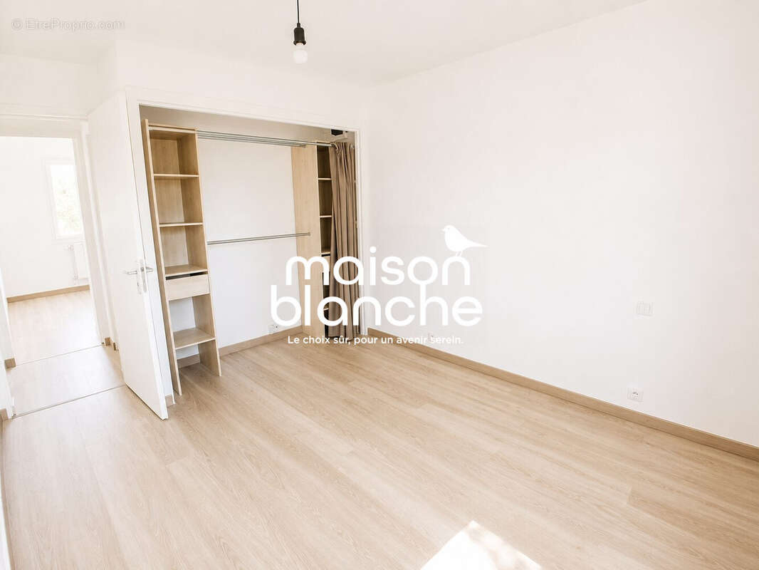 Appartement 57 m² à Parthenay  - photo 3