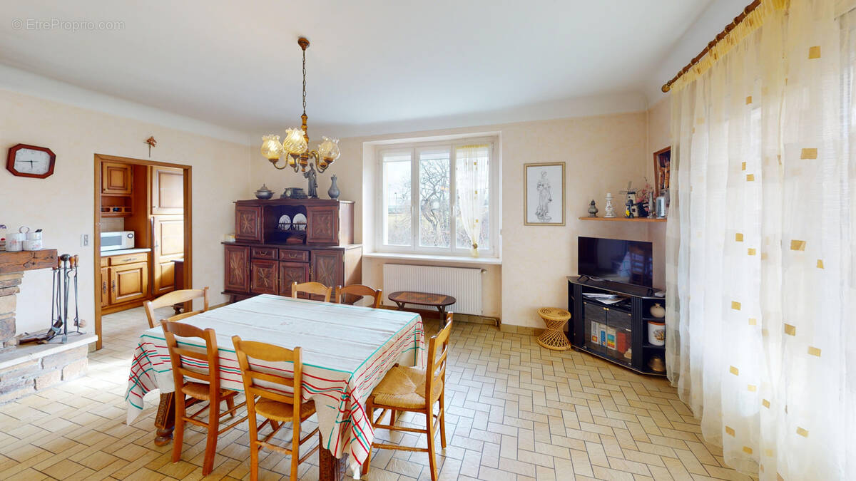 Maison à LUC-LA-PRIMAUBE