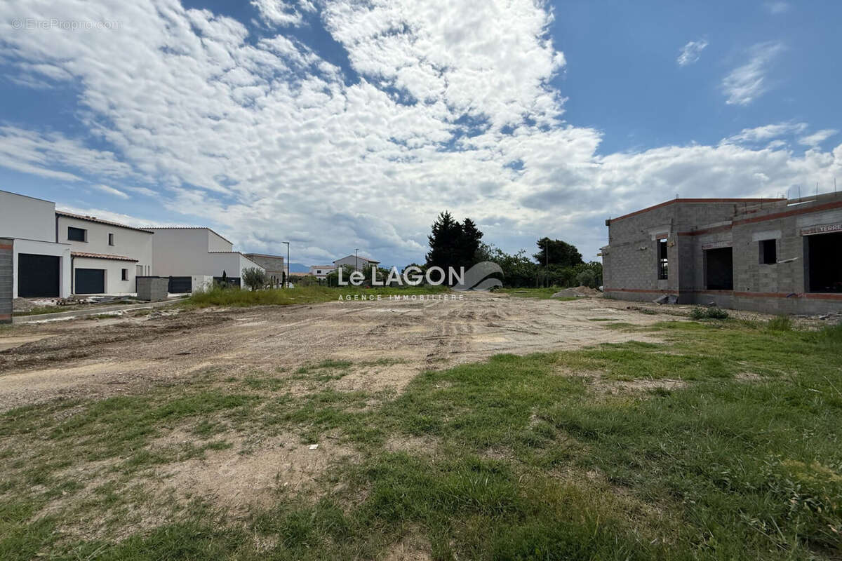 Terrain à SAINT-CYPRIEN