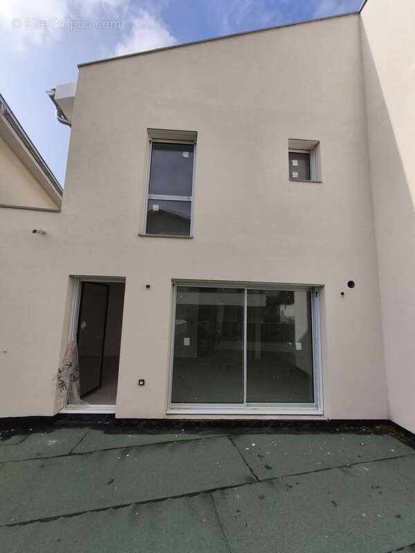 Maison à PUSIGNAN