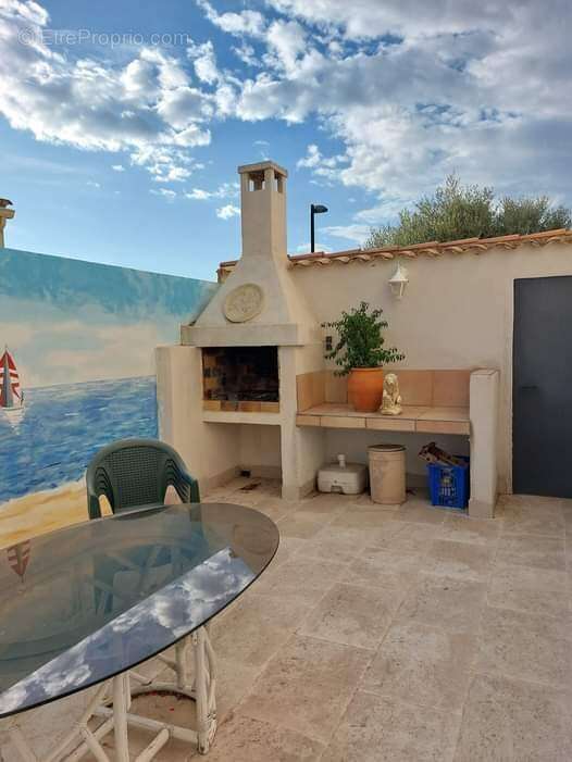 Barbecue sur terrasse - Maison à LA GRANDE-MOTTE