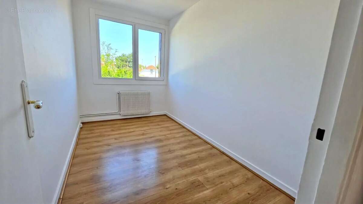 Élégant appartement familial de 80 m² entièrement rénové avec cave, stationnement et garage - photo 7