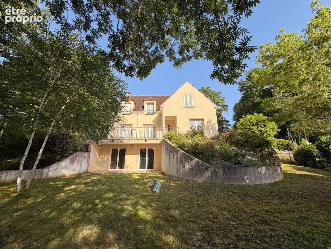 Très belle maison nichée dans la verdure, tout proche du centre. - photo 18