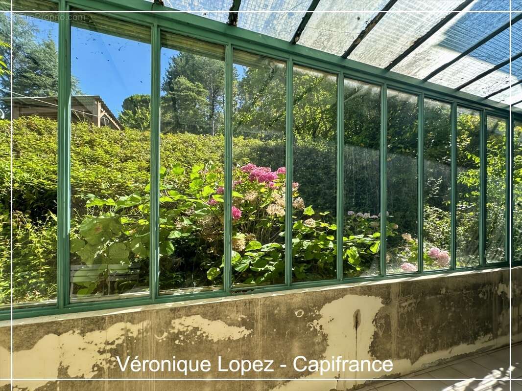 Agen, à seulement 6kms, authentique maison en pierre de 203m² avec grand terrain, garage et cave - photo 12