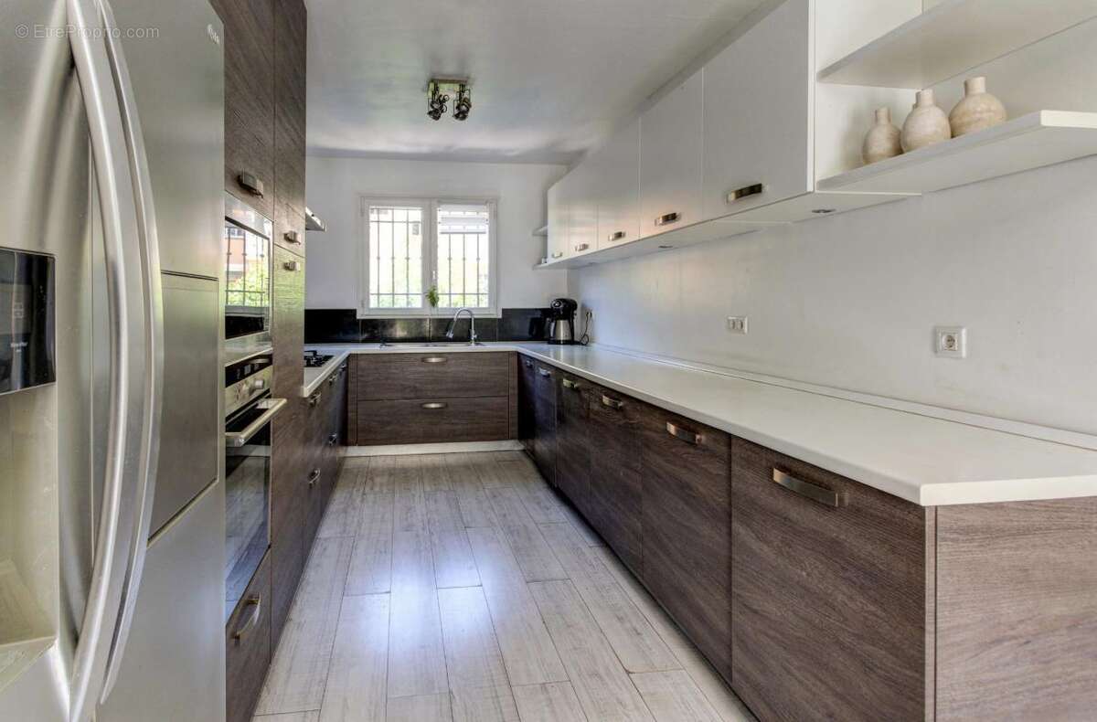 Maison de caractère de 175 m² avec appartement indépendant, jardin, jacuzzi et garage – carros village - photo 6