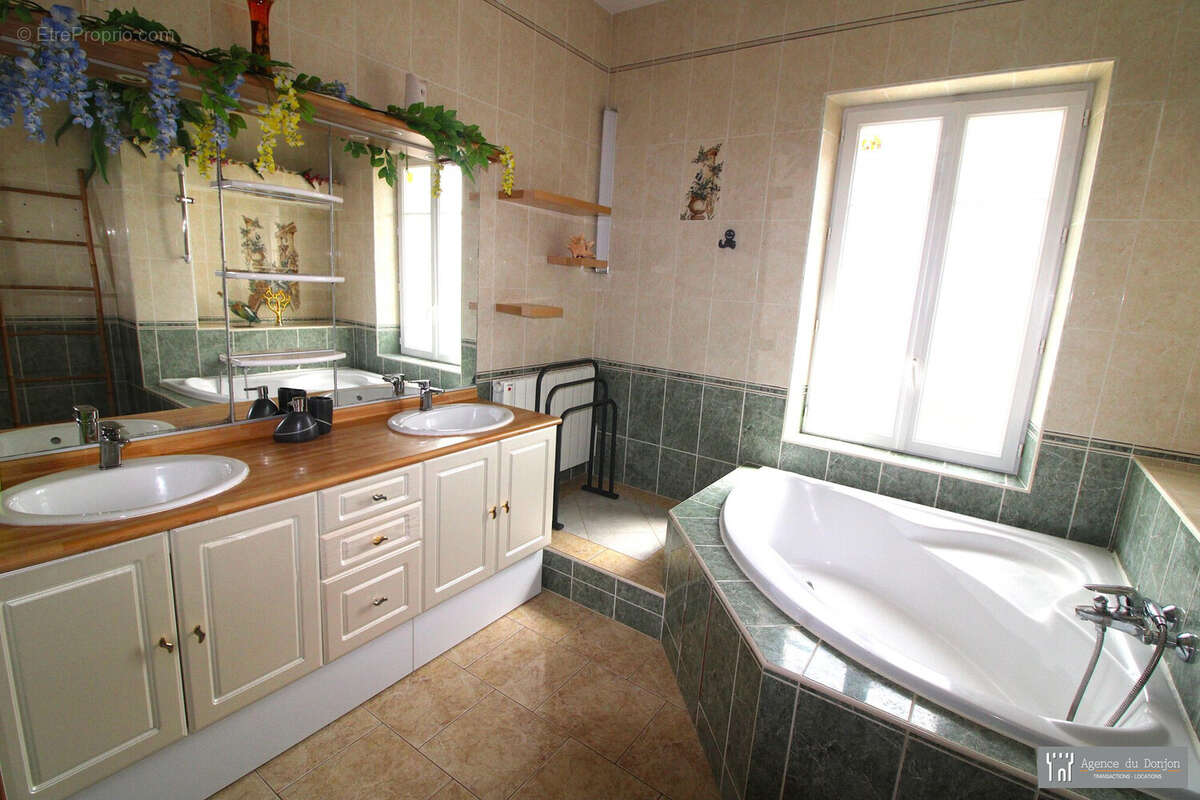 Maison à SAINT-LEGER