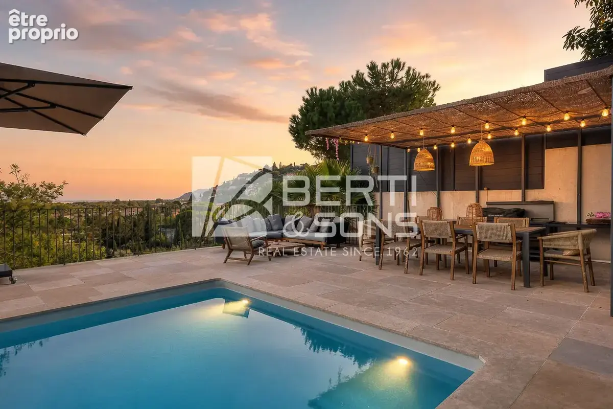 Exclusivité - villa provençale rénovée - piscine - vue dégagée jusqu'à la mer - photo 4